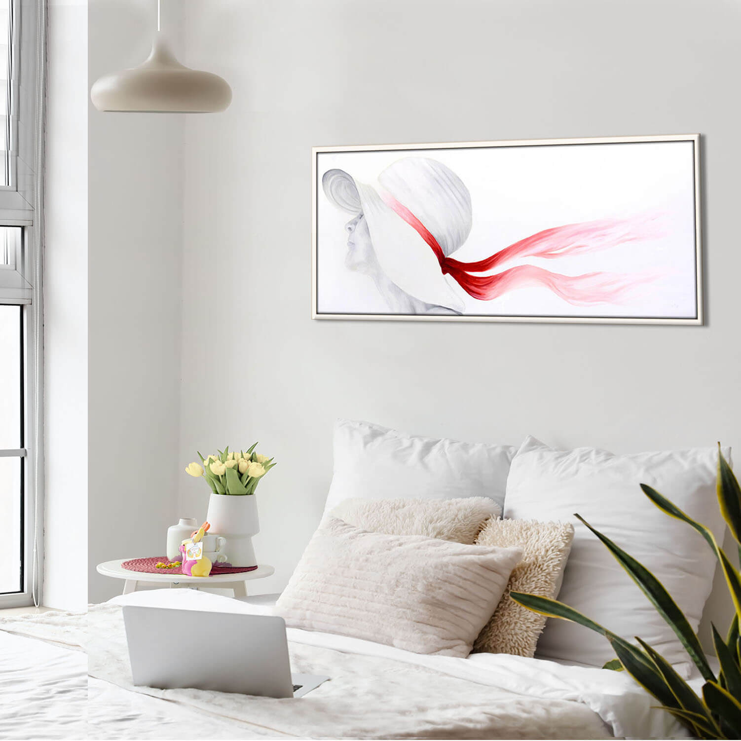 ציור נערה עם כובע וסרט אדום בגוונים לבן אפור ואדום תמונה גדולה ומשרה רוגע בחדר שינה לבן ציירת מירי לביא