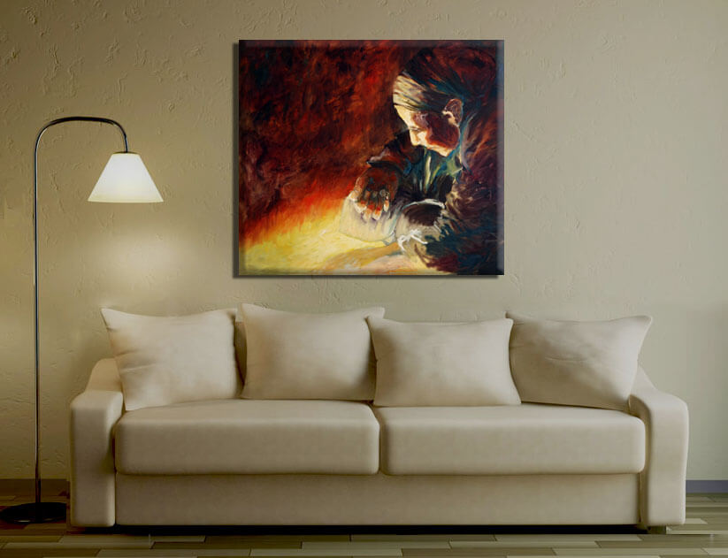 ציור אישה עם מטפחת. תמונה מעל הספה